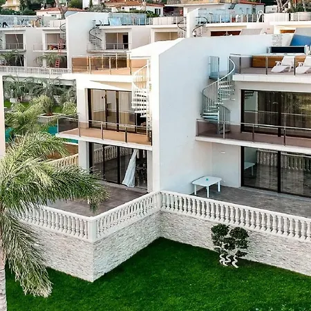 Calma Holiday Villas *