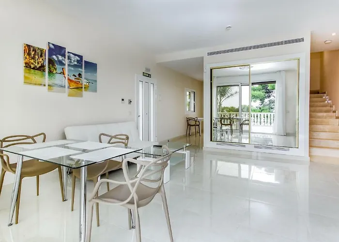 فيلة Calma Holiday Villas