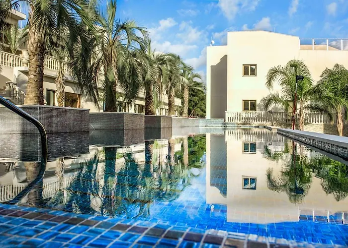 Calma Holiday Villas * بلاتجا ذارو